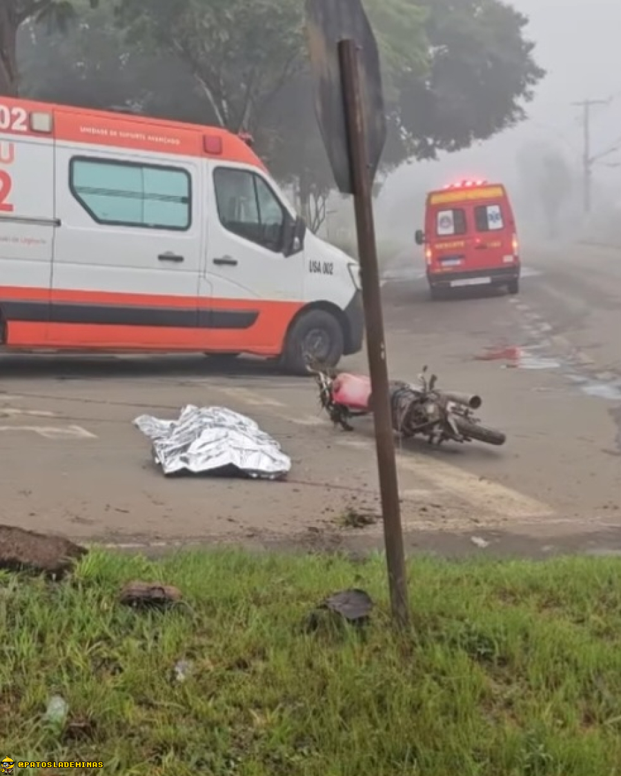 Motociclista morre após grave acidente na rotatória de acesso ao bairro Céu Azul, na avenida JK